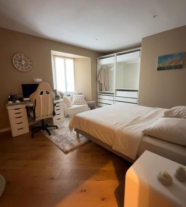 Chambre privée avec salle de bain tourelle