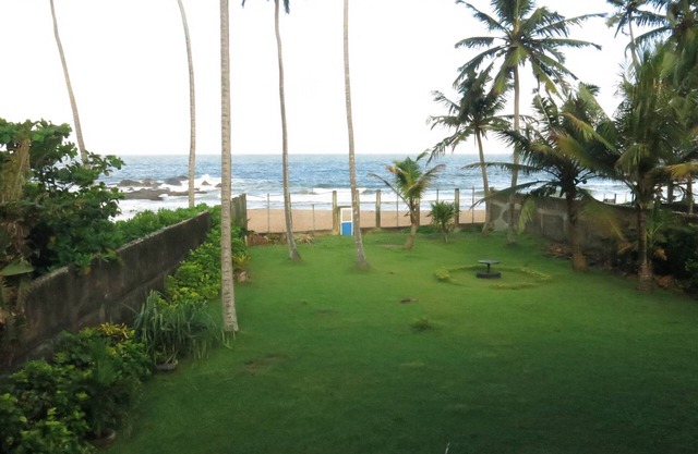 Champtil Ambalangoda, Large house with garden next to the beach and sea.