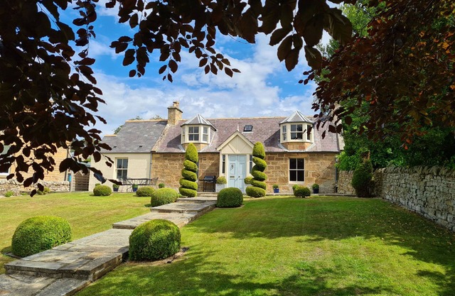 Character cottage with modern facilities in the centre of Dornoch.