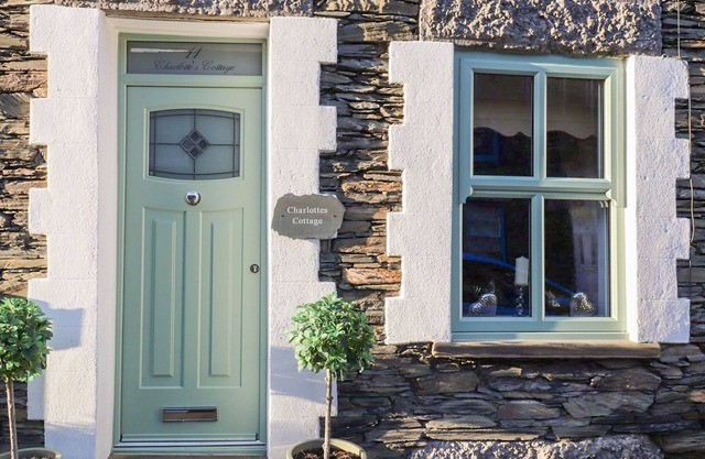 CHARLOTTES COTTAGE, family friendly, with open fire in Windermere