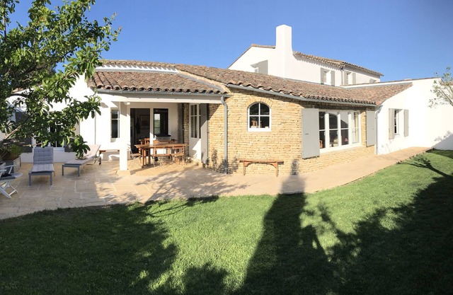 Charm, calm, sun, located at walking distance of the village center and beaches