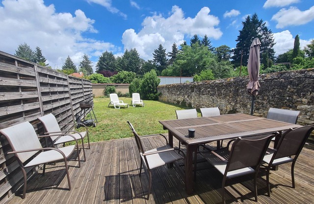 Charming House with Private Garden, Close to River & Medieval Towns
