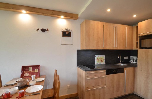 Charmant T2 28m² 4 pers, balcon sud, pied des pistes, parking inclus - Les Menuires - FR-1-452-274