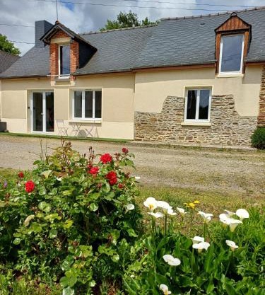 Charmante maison, entière au calme, sud avec jardin