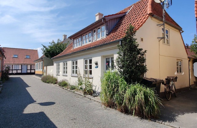 Charmantes Schiffershaus mit idyllischem Garten und Strandhaus