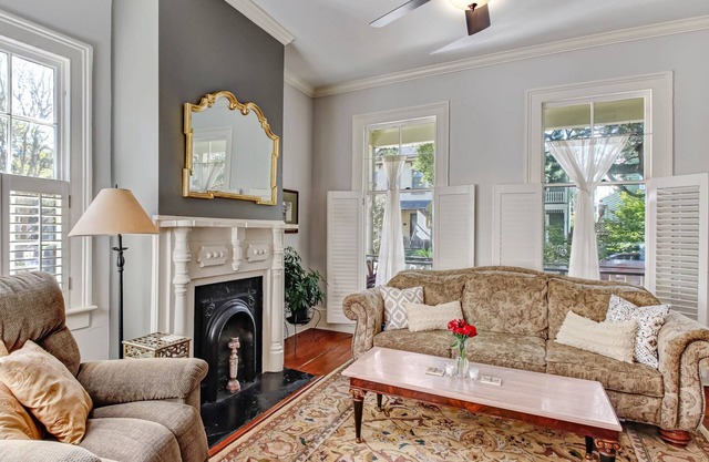 Charmer near Forsyth Park, Heated Pool Access!