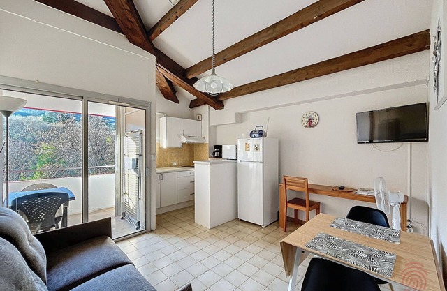 Charming 1-Bed Apt with Terrace near Spa & Nature Park, 400m from Town Center, Pets Welcome