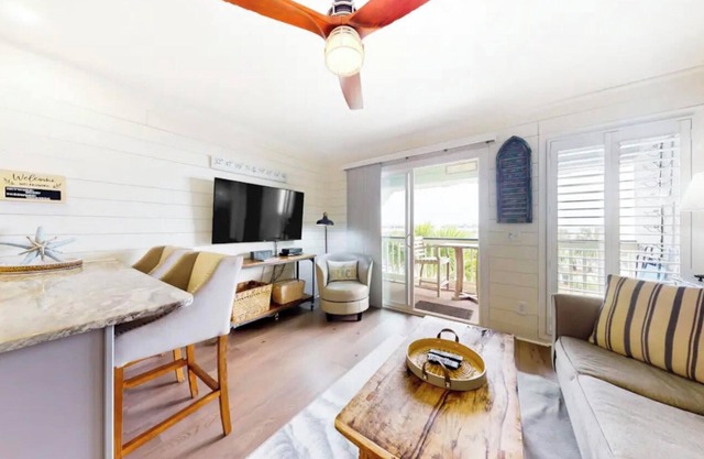 Charming 1-bedroom condo in welcoming Isle of Palms with AC, WiFi