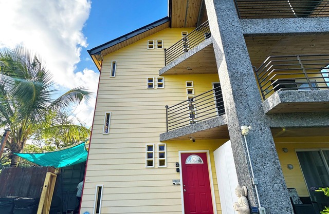 Charming 1-bedroom 2 Story House in Tranquil Pahoa with WiFi