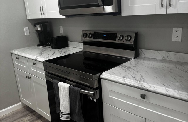 Charming 1-bedroom apartment in fabulous Arlington, WiFi and In Unit Laundry