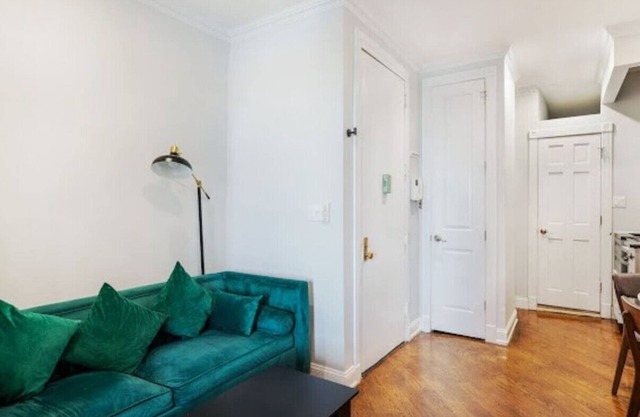 Charming 1-Bedroom Apartment in the Heart of EV