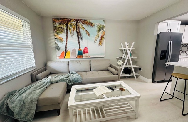 Charming 1-bedroom condo in Beautiful Clearwater with AC, Pool, WiFi
