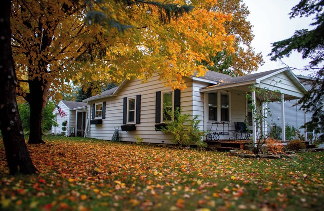 Charming 1-bedroom house in peaceful Green Bay with WiFi, AC