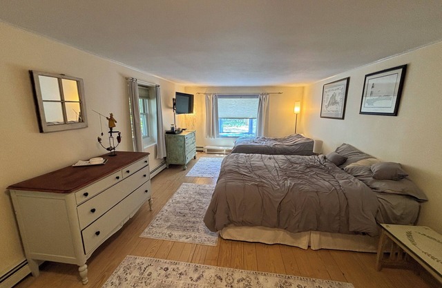 Charming 1-bedroom house in W. Falmouth w yard, near Chapoquoit Beach, bike path