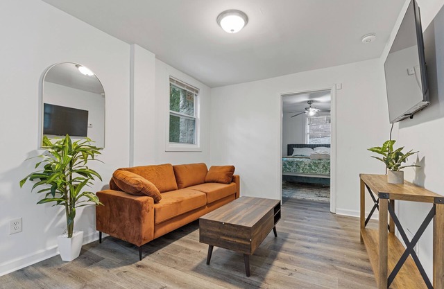 Charming 1-bedroom house in superb Atlanta with WiFi, AC and washer and dryer.