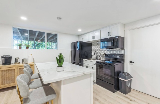 Charming 1-bedroom house in lovely Burien with high speed WiFi,