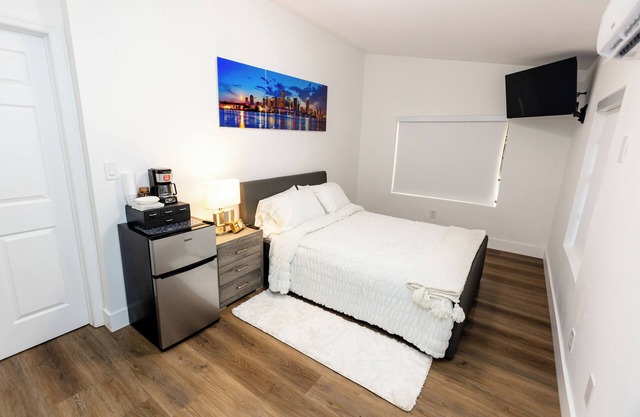 Charming 1-bedroom in lovely Miami with AC, WiFi