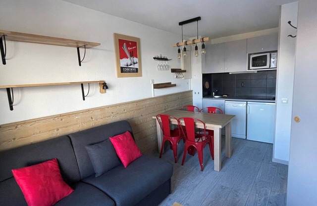 Charming 1-bedroom, near amenities, pets allowed, WiFi, balcony