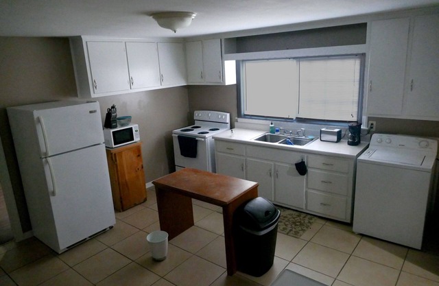 Charming 1-bedroom apartment with WiFi, AC in fantastic Johnson City