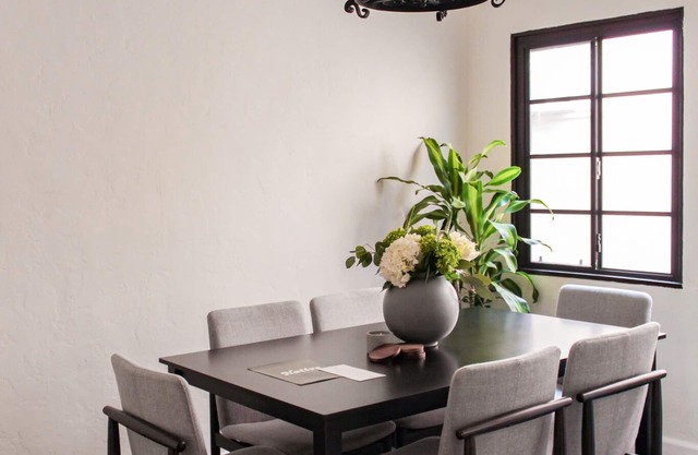 Charming 1-Bedroom Serviced Apartment in Los Angeles x Native