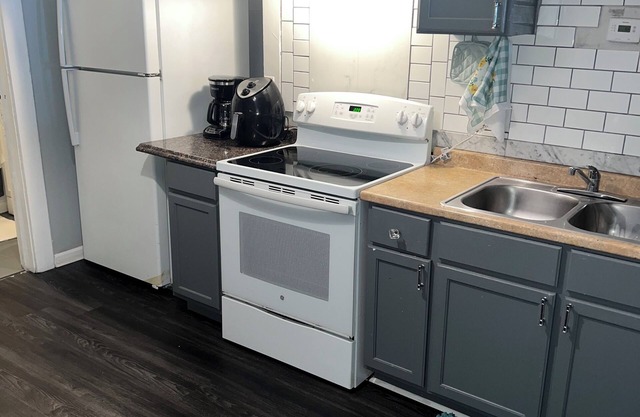 Charming 1-bedroom house with WiFi and AC in brilliant New Orleans.