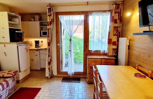 Charming 1BR apartment with terrace, near slopes, free parking