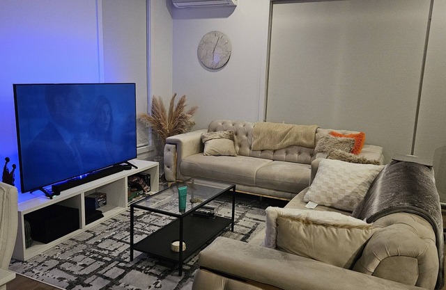 Charming 1-Room Hideaway - Steps from the Heart of Gatineau and Ottawa