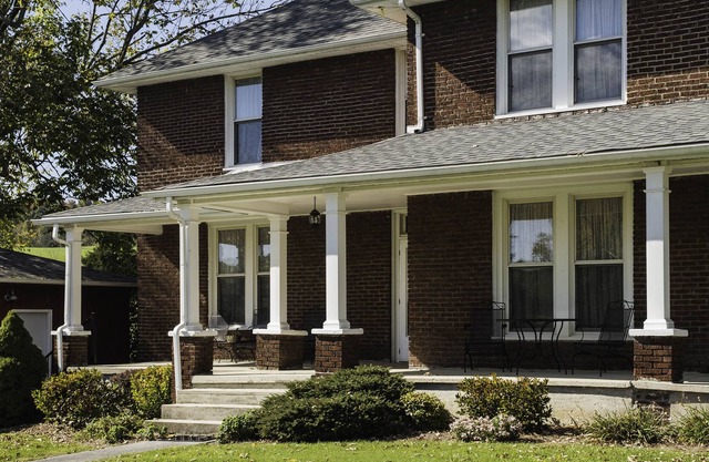 Charming 1880 House Near Soho Lake Nascar Golf. Close to Bristol and Abingdon.