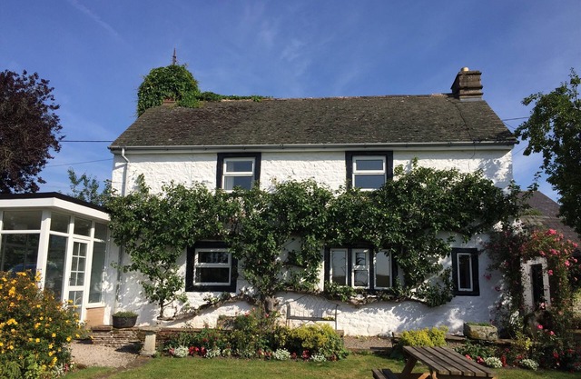 Charming, 18th Century Oak-Beamed Cottage with Large Gardens By A Small River
