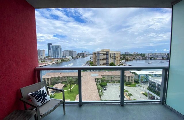 Charming 1BR Beachfront Apartment with Pool, Gym & Hotel Services