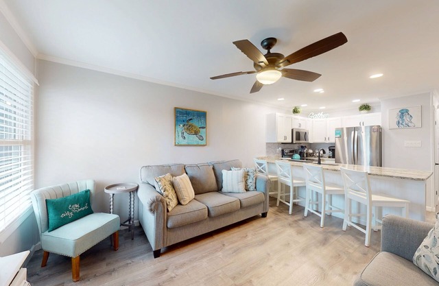 Charming 1st-floor condo w/community pool & furnished patio - walk to the beach