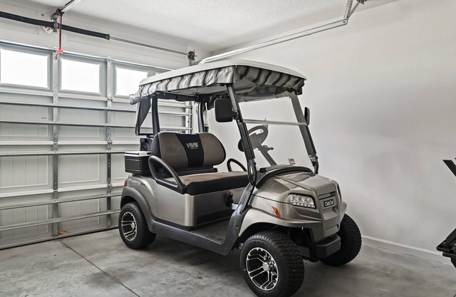 Charming 2/2 Patio Villa with golf cart in The Village on Linden!