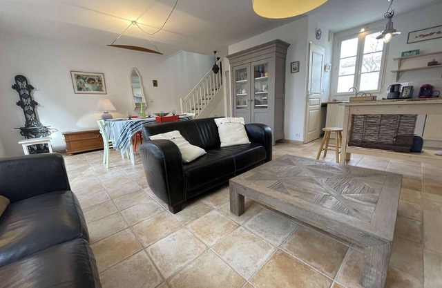 Charming 2-Bed House with Garden, Parking Near Saint-Martin-de-Ré Port