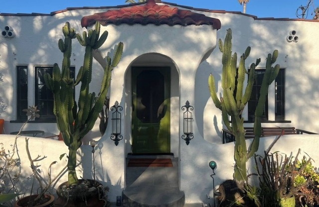 Charming 2 bed 2 bath -Zen Garden Sanctuary in the City