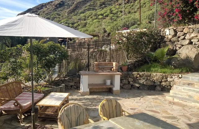 Charming 2-Bed Apartment in Mogan