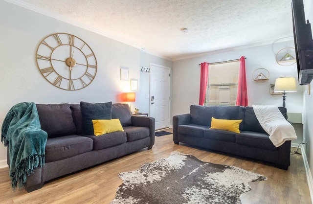 Charming 2-Bed Condo in Nashville with Free Parking