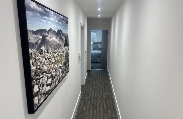 Charming 2-Bed Flat: Ideal for City Explorers