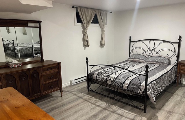 Charming 2-bed guest house, endless forest, pet&family-friendly in Gatineau