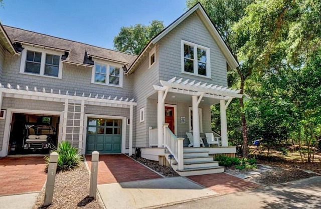 Charming 2 Bedroom near desirable East Beach! Shoals club available n