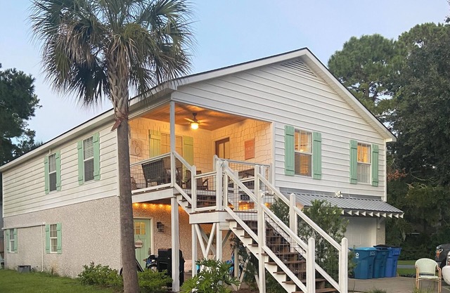 Charming 2-bedroom beach getaway on beautiful St. Simons Island!