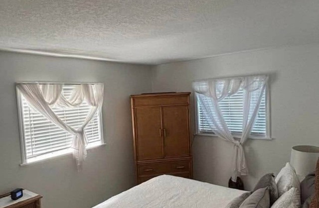 Charming 2-bedroom apartment in welcoming East McKeesport with WiFi, AC