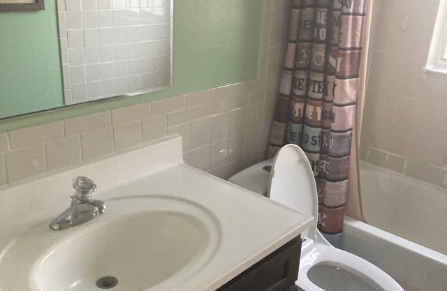 Charming 2-bedroom condo in Treasure Island with AC