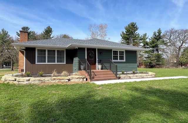 Charming 2 bedroom 1 bath cottage in Wisconsin Dells