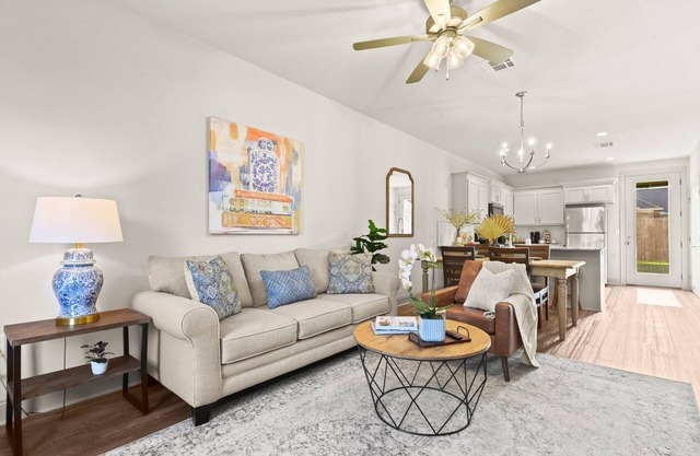 Charming 2-bedroom townhome in peaceful Watson 2 Bedroom 2.5 bath