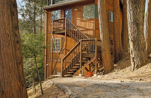 Charming 2-bedroom cabin in Lake Arrowhead