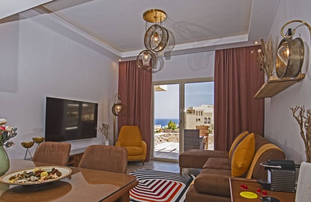 Charming 2-bedroom apartment with full sea view,Azzurra Sahl Hasheesh