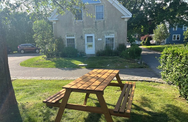Charming 2 Bedroom, 2 Bath, Coastal Carriage House in Marblehead