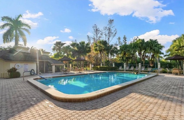 Charming 2-bedroom apartment in fabulous Fort Myers with WiFi, AC