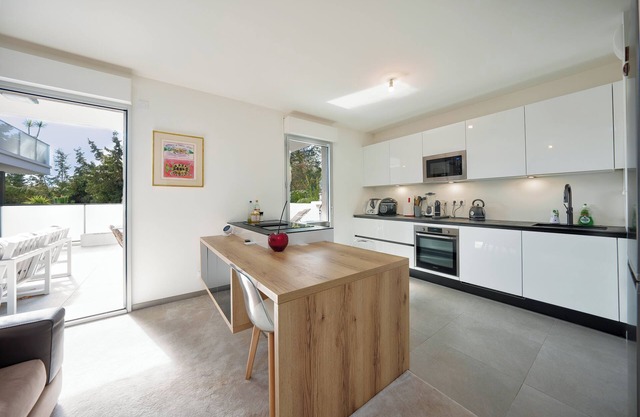 Charming 2-bedroom apartment with WiFi, AC in serene Mougins