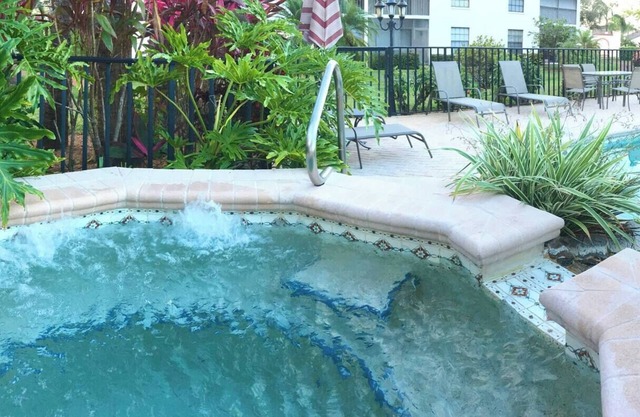 Charming 2-bedroom apartment with AC, WiFi in fabulous Naples